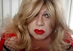 Mature Tranny With Red Lips