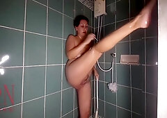 Sexy female shaves her beaver on hidden shower cam